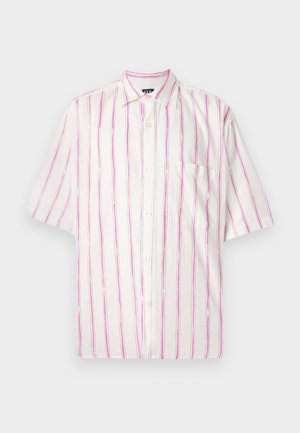 Kortärmad skjorta med knappar i vitt tyg med vertikala ränder i rosa och grönt. Har en ficka på vänster sida.