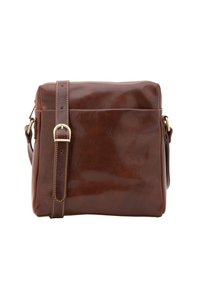 Borsa a tracolla in pelle marrone con una texture liscia, dotata di una sola tracolla con fibbia e una tasca frontale per un accesso facile.