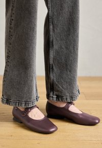 CASI MYRA - Ankle strap ballet pumps - gobi beizos/black