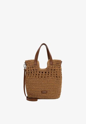 Brun flettet taske med læderhåndtag og aftagelig skulderrem, med åbent flettemønster nær toppen og solidt flet nederst.