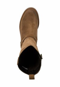 Bottine en suede marron avec un bout arrondi, fermeture éclair sur le côté et une boucle au talon pour un enfilage facile. Surface texturée avec un minimum de détails.