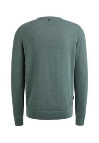 Pull en tricot teal avec un motif texturé, col rond et manches longues, comportant un petit logo à l'arrière du col.