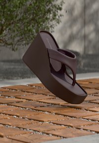 Δεν επιλέχθηκε, peppercorn/rocky brown