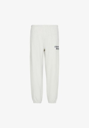 Fehér melegítőnadrág elasztikus derékrésszel és szegélyekkel, kis fekete Calvin Klein logóval a jobb felső combon.