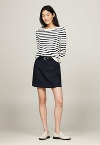 Tommy Hilfiger STITCH BOAT - Maglione - ivory petal  desert sky stp