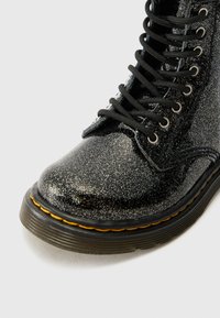 Dr. Martens Botines con cordones - black/silver coloured