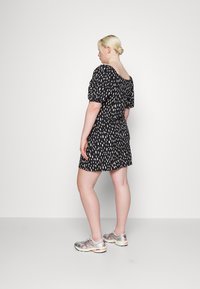 Vero Moda Curve VMGELINA PUFF DRESS - Vestido de malha - black smila
