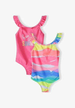 Deux maillots de bain pour enfants : un rose avec des bretelles volantes et le texte "bonjour été", et un multicolore avec des motifs ondulés et des bretelles volantes.