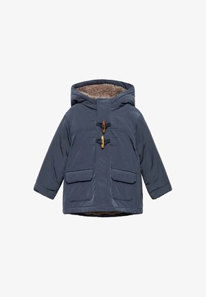 Mørkeblå vinterfrakke med hætte, der har en faux fur-foring, toggleslås og to frontlommepatches. Blød tekstur, isoleret design.