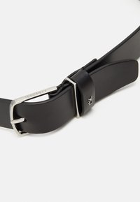 Calvin Klein MUST SQUARE BUCKLE - Diržas - black