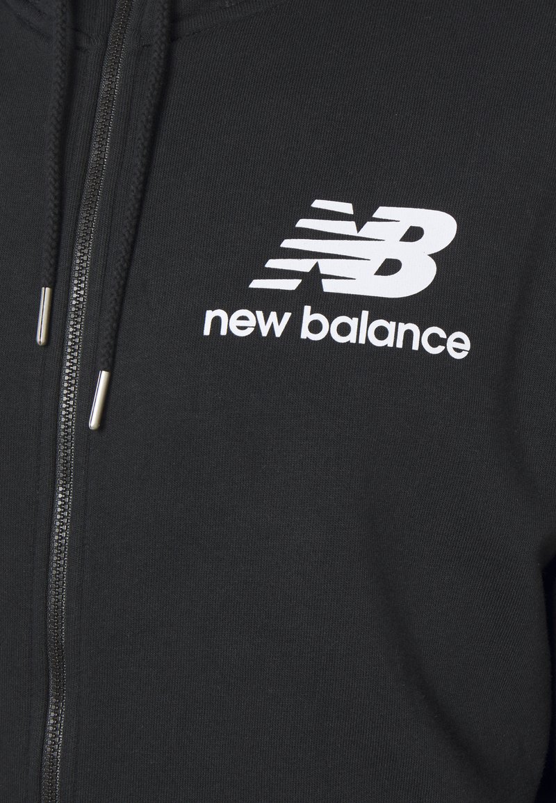Herren Kapuzenpullover | New Balance ESSENTIALS STACKED FULL ZIP HOODIE Sweatjacke black/schwarz - QL60672 Herren Kapuzenpullover | New Balance ESSENTIALS STACKED FULL ZIP HOODIE Sweatjacke black/schwarz - QL60672