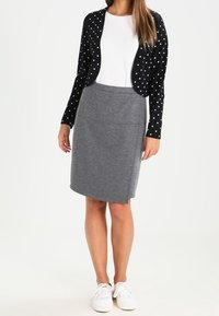 Kaffe Chaqueta de punto - black