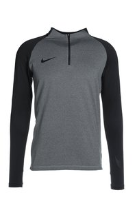Camisa de manga larga de Nike con un cuerpo gris y mangas negras, cuello con media cremallera y una tela texturizada. Logo sutil en el pecho.