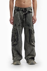 FAVELA BIG POCKET - Brīvi džinsi - black acid washed