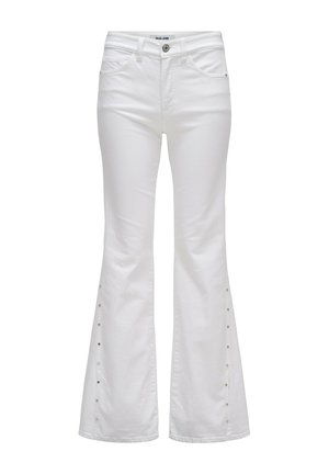 Vaqueros blancos acampanados con botón y cremallera frontal, bolsillos laterales y detalles de broches metálicos a lo largo de las costuras exteriores inferiores de las piernas.