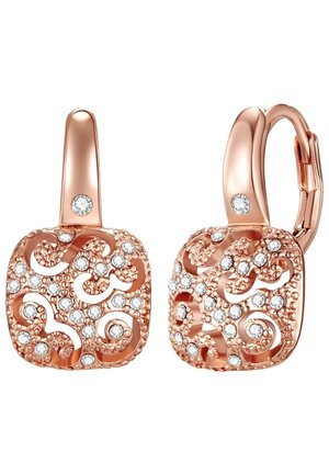 Pendientes de oro rosa con intrincados patrones en espiral, adornados con brillantes cristales claros, que cuentan con un seguro diseño de cierre de palanca.