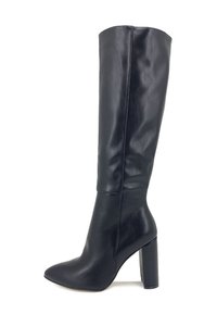 Stivali in pelle nera al ginocchio con punta affusolata e tacco a blocco. Tessuto liscio con dettagli minimi, con un design della parte superiore aderente.