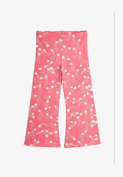 Ροζ παντελόνι φαρδιάς γραμμής με λευκά σχέδια πουλιάσματος αστεριού και ουράνιου τόξου, με ελαστική μέση, απλωμένο επίπεδα σε λευκό φόντο.