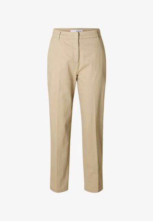 Pantalones rectos beige hechos de algodón. Presentan un cierre de cremallera frontal y dos bolsillos laterales, con una textura suave y mate.