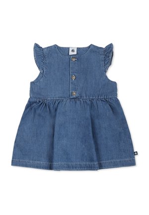 Abito in denim con design senza maniche, spalle arricciate, chiusura con bottoni e vita cinchata con gonna svasata. Colore: blu.
