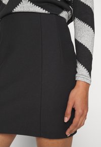 Noisy May NMKARLIE  A-SHAPE TWILL - Μίνι φούστα - black