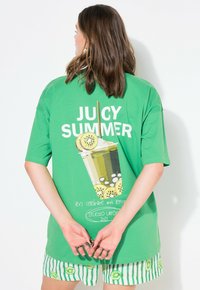 Studio Untold Printtipaita - light green