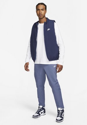 Nike Sportswear M NK CLUB TAPER LEG - Pantaloni sportivi - diffused blue/white