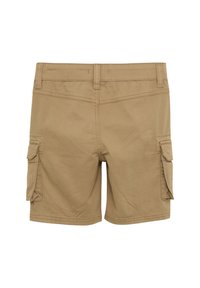 Shorts cargo beiges fabriqués en tissu durable, dotés de deux poches latérales, de coutures surpiquées et d'un design de taille épuré.
