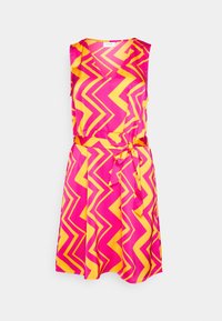 Bezramenné šaty v jasně růžové a žluté barvě se zigzagovým vzorem, se zavazováním v pase a rovný střih, vyrobené z hladkého materiálu.