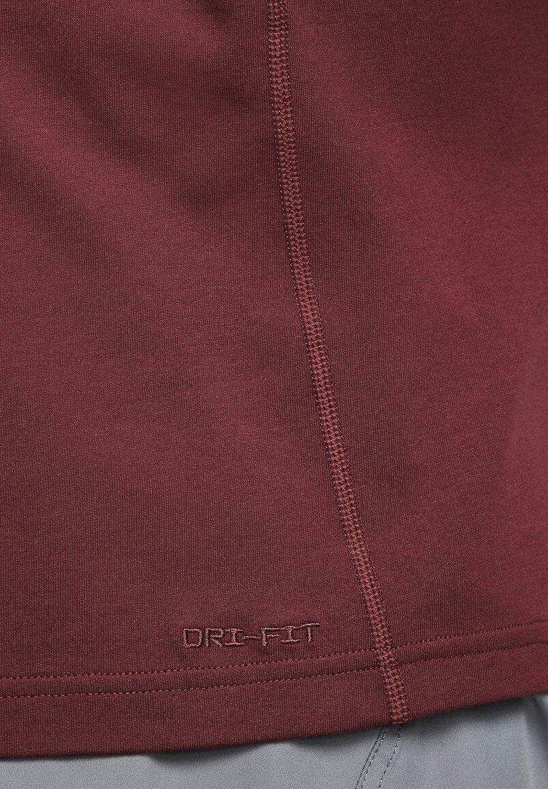 Nike Performance PRIMARY - Sport T-Shirt - dark team red dark team red
