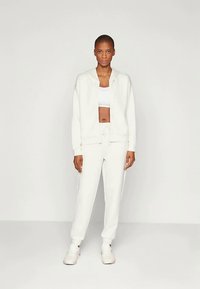 ONLY Play ONPLOUNGE LIFE REG NOOS - Verryttelyhousut - cloud dancer