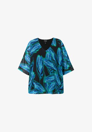 Schwarzes T-Shirt mit kurzen Ärmeln und V-Ausschnitt, verziert mit einem lebhaften Muster aus blauen und grünen Blättern auf einem glatten Stoff. Lässige und entspannte Passform.