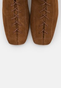 Zign Šněrovací vysoké boty - cognac