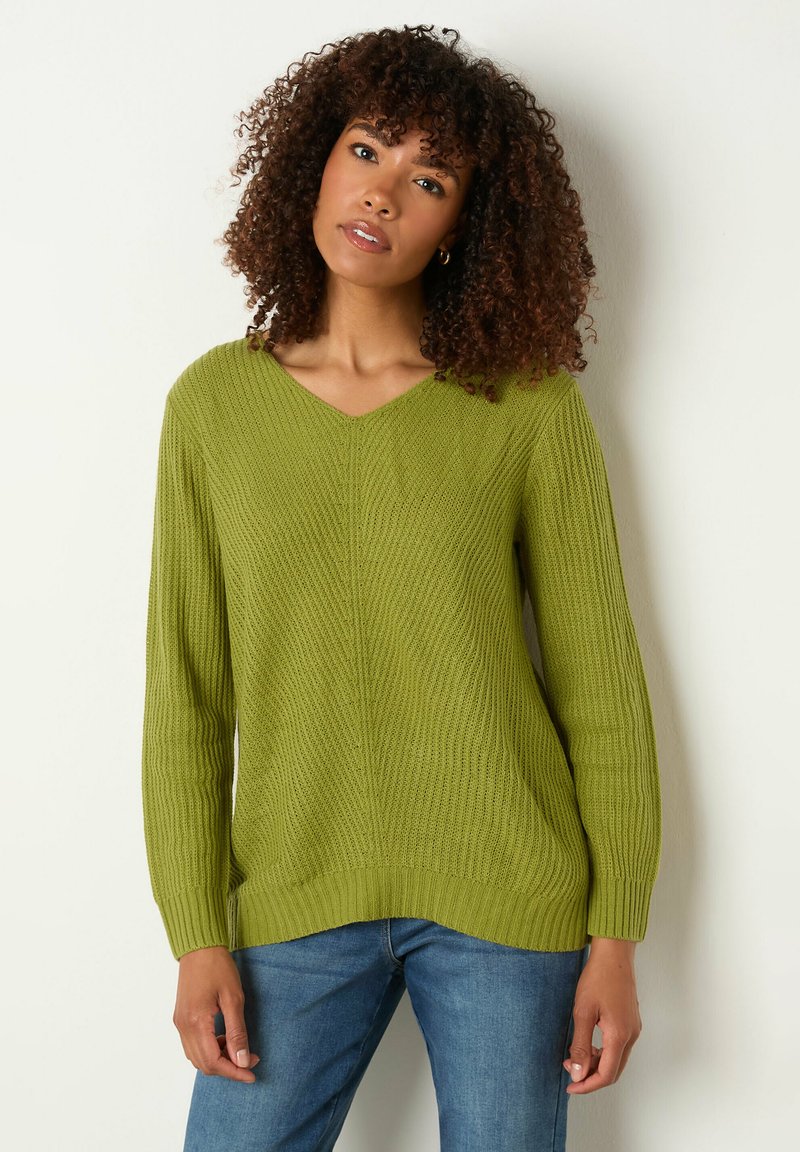 V-Ausschnitt, langärmliger Pullover aus strukturiertem olivgrünem Strick. Verfügt über gerippte Bündchen und Saum, mit einer lockeren Passform und diagonalen Nähdetails.