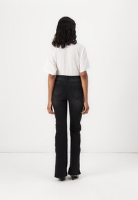 ONLY ONLWAUW MID WAIST FLARED - Vaqueros a campana - washed black