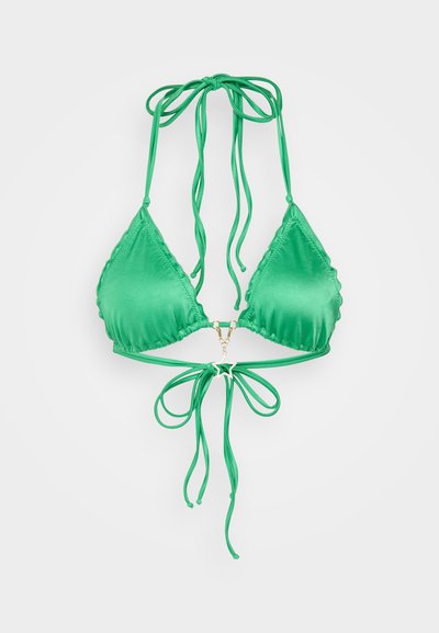 Grüner dreieckiger Bikini-Oberteil aus Satinmaterial, mit verstellbaren Bändern am Hals und Rücken, und einem goldenen Sternelement in der Mitte.
