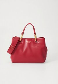 Borsa a mano in pelle rossa con texture liscia, accessori dorati, due manici superiori e tracolla removibile. Presenta il marchio sulla parte anteriore.