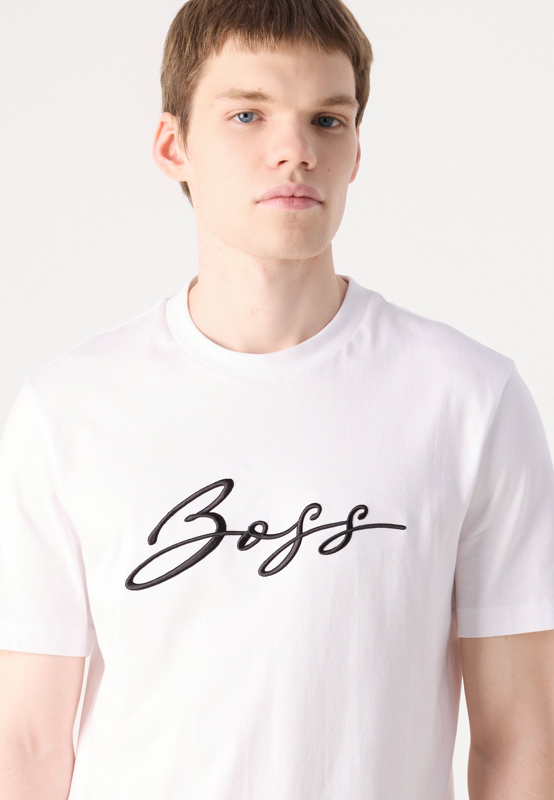 BALR. LOGO SLIM Tシャツ (Bright White) M Logo Slim T-Shirt Bright White – SolesStoleMySoul
