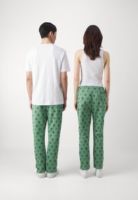 Carlo Colucci TRACKSUIT PANT UNISEX - Tréningruha alsók - light green
