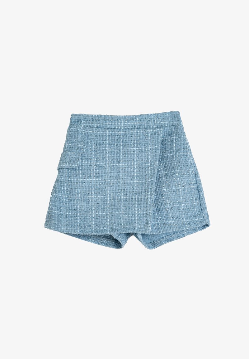 Pantalones cortos de tweed azul con una tela texturizada, que presentan una cintura alta y un bolsillo lateral, con un patrón de cuadros en hilos más claros y más oscuros.