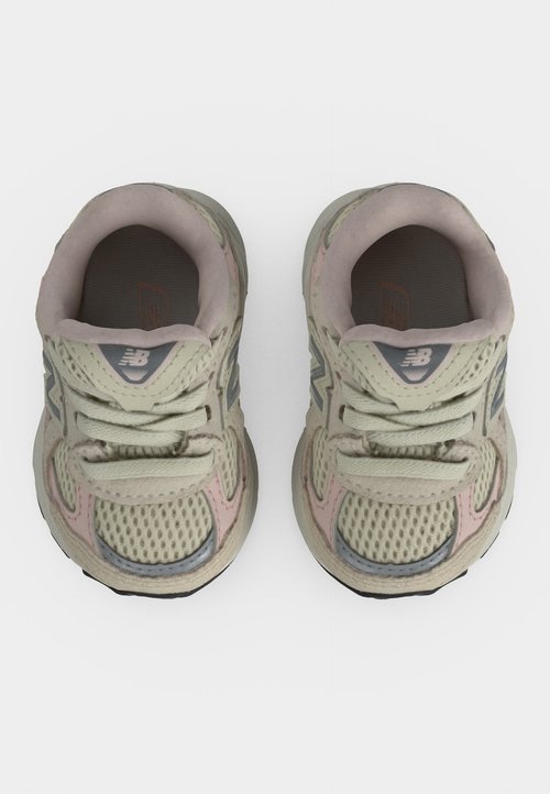 New Balance 2010 UNISEX - Baby shoes - turtledove/shell pink — foto 5