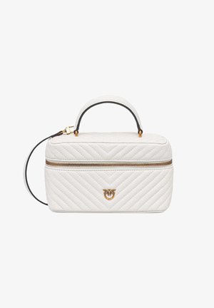 Borsa rettangolare bianca trapuntata con cerniera dorata, manico nero piccolo, tracolla staccabile e emblema d'ape dorato sul davanti.