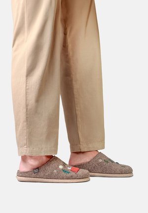 Toni Pons, TONI PONS X SNOOPY HERRENSCHUHE HAUSSCHUHE CHARLIE BLAU - Hausschuh - beige