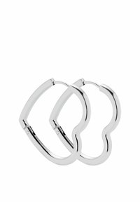 Sömlösa silverörhängen med hjärtformad design, med en slät, blank yta och en säker låsmekanism.