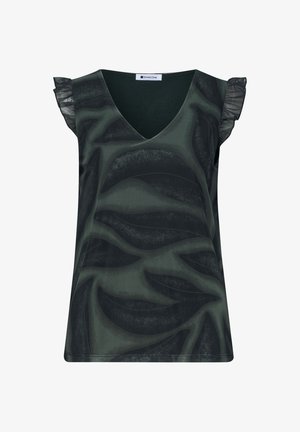 Top sin mangas verde oscuro con patrones abstractos de hojas negras y detalles semitransparentes con volantes en los hombros, escote en V, etiqueta Street One.