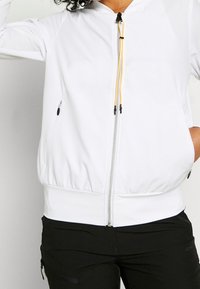 Icepeak Chaqueta de entrenamiento - white