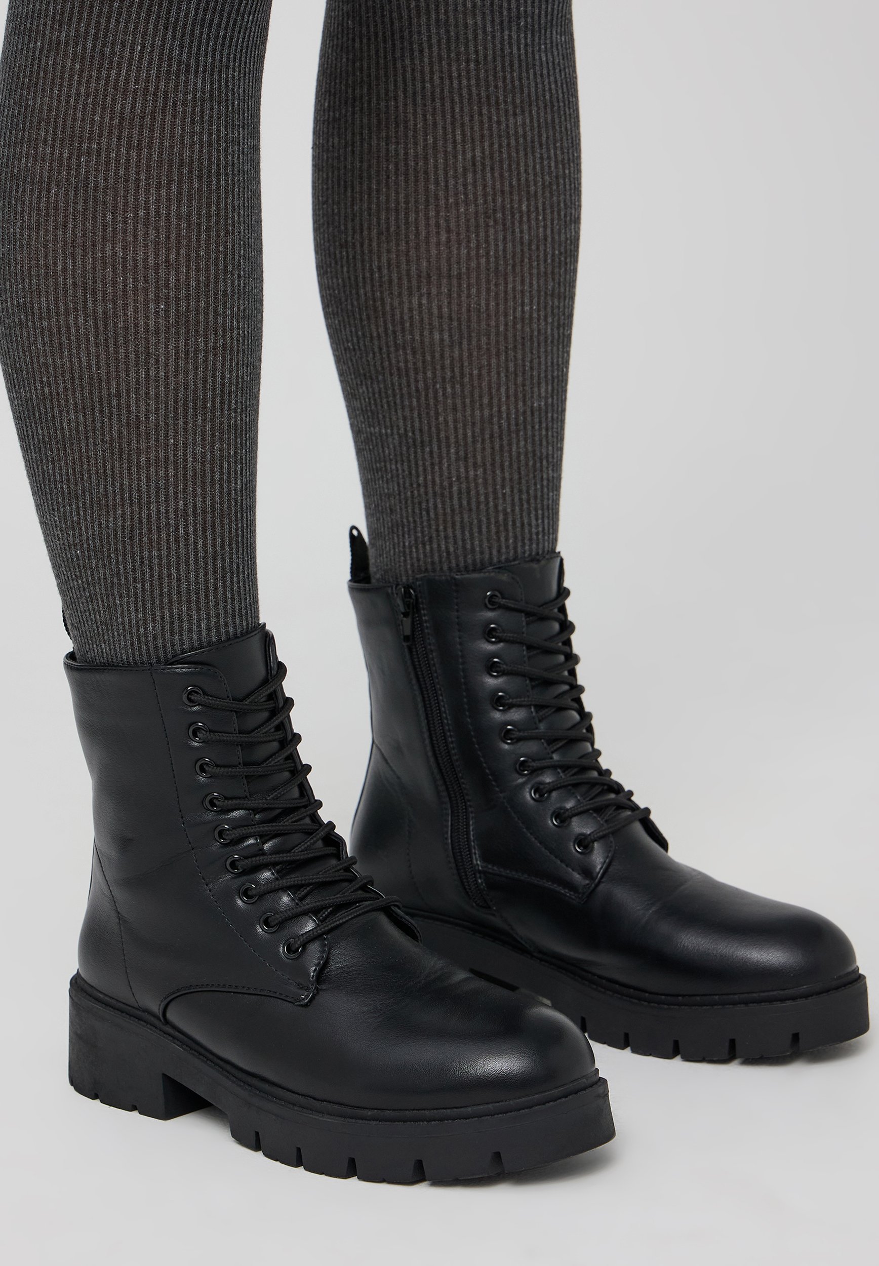 Terranova IMBOTTITI Stivaletti con plateau nero