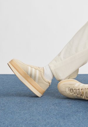 adidas Originals GAZELLE STACK piaskowy