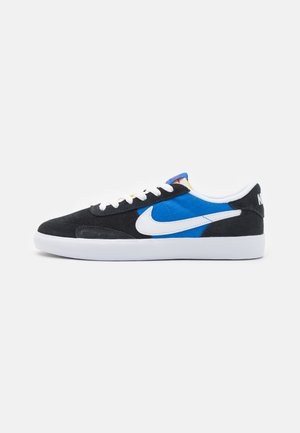 HERITAGE VULC UNISEX - Baskets basses - black/white/signal blue/safety orange