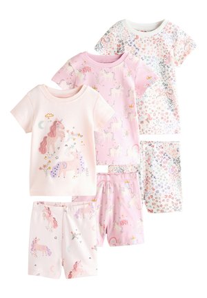 Trei seturi de tricouri cu mânecă scurtă pentru copii și pantaloni scurți asortați cu imprimeuri cu unicorn și flori în culori roz, alb și pastel.